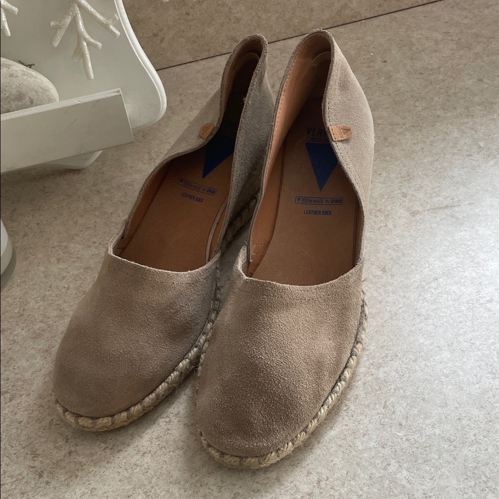 Elegant Taupe Espadrille Flats